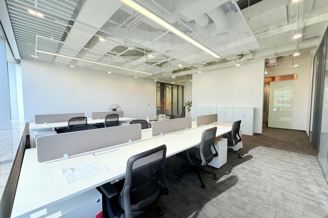 浦东 张江科学之门 190平米 简装