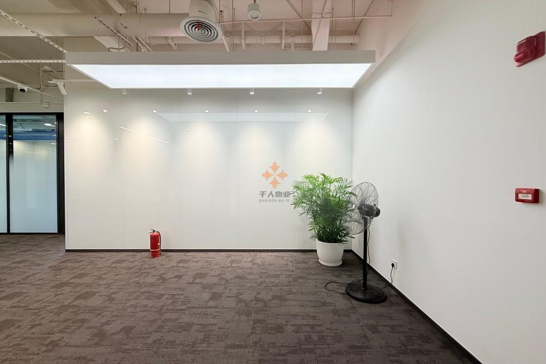 浦东 张江科学之门 190平米 精装